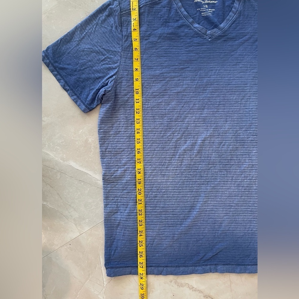 Tommy Bahama Men’s TShirt Size Large Blue Short Sleeve VNeck Raw Edge Details - Picture 5 of 6